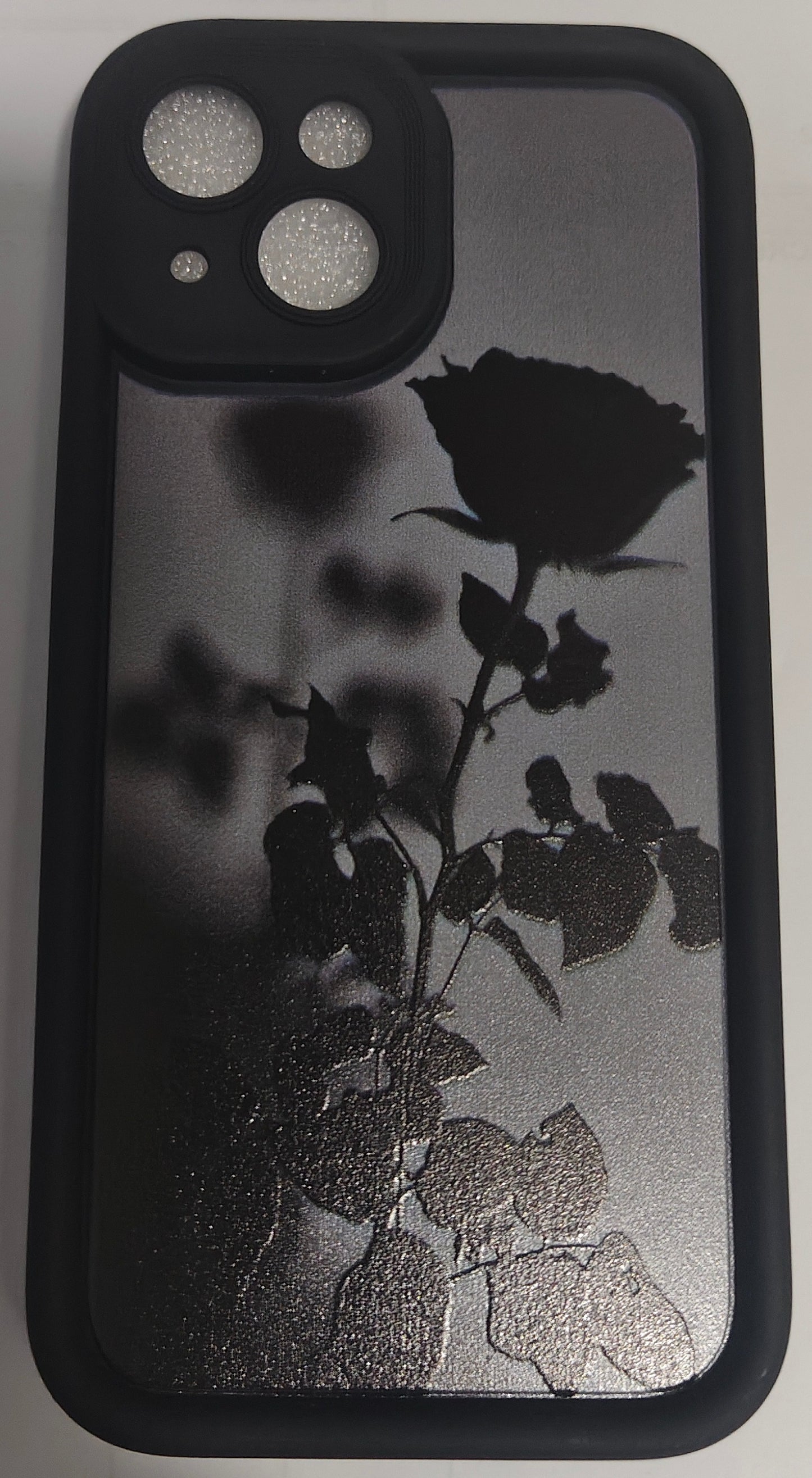 Black Rose iPhone 15 phone cover