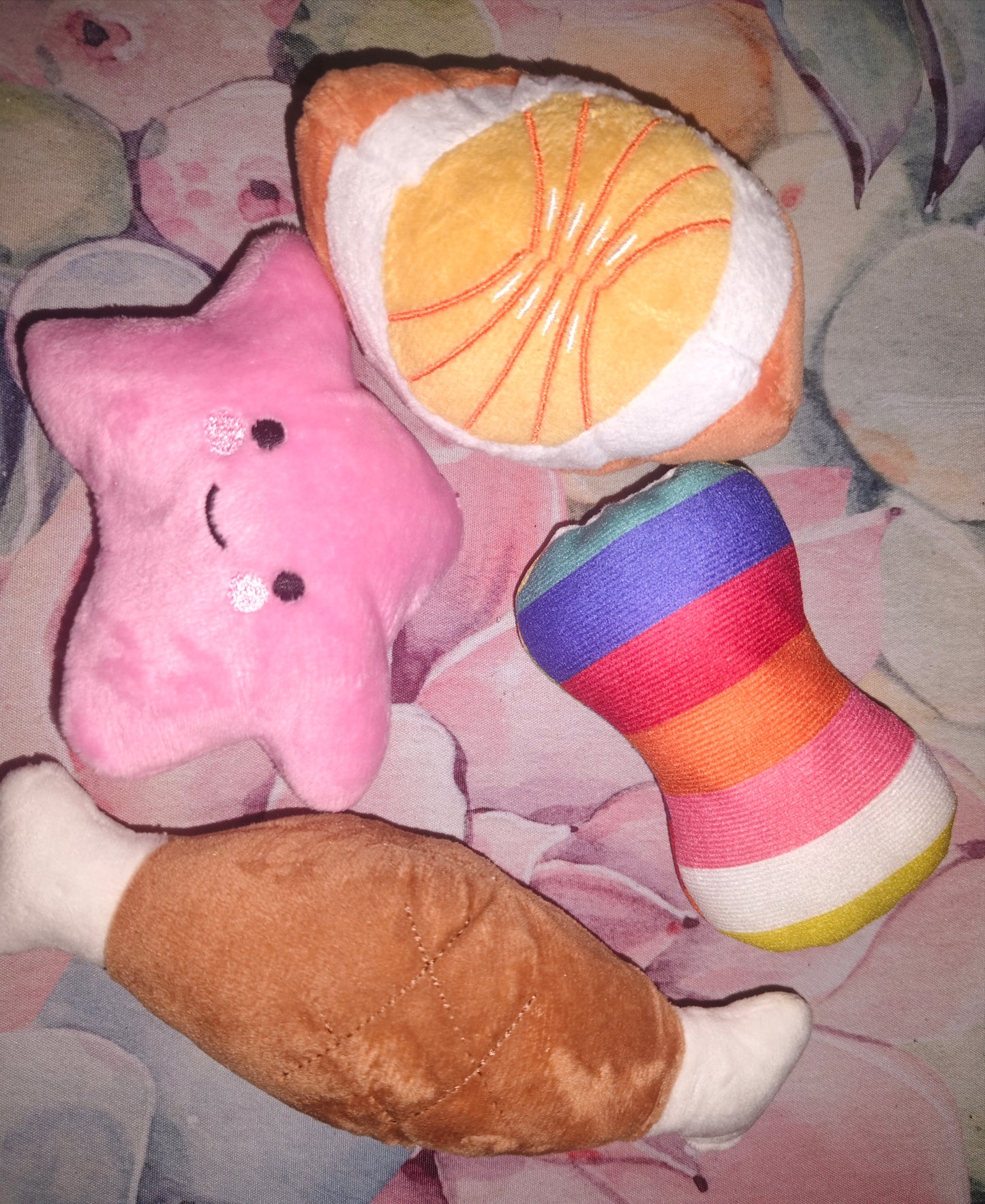 4pcs Pet Plush Squeaky Toys, Assorted Styles and colours